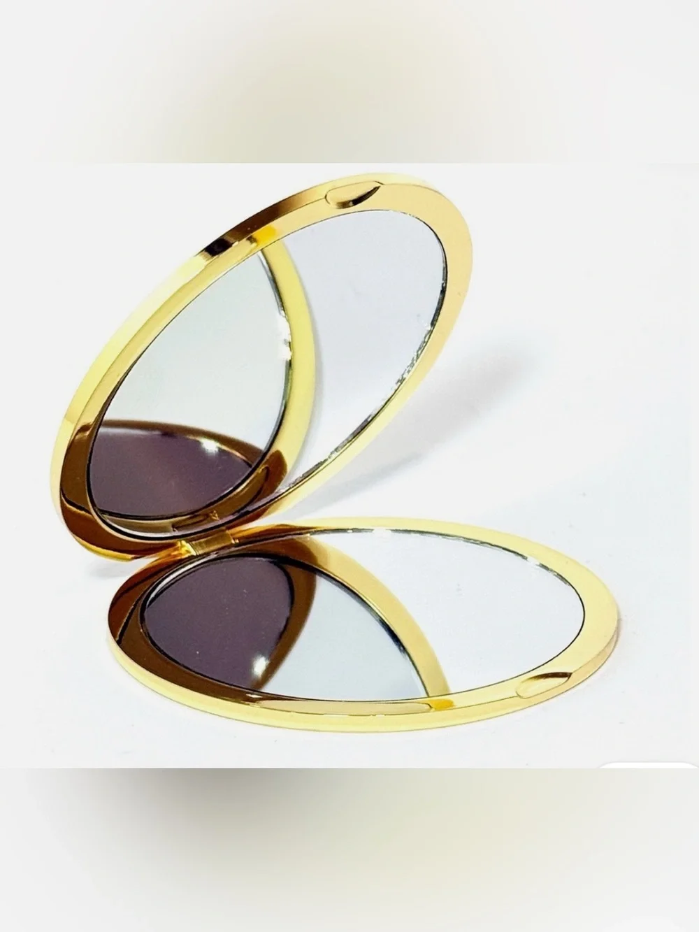 CHANEL Beaute’ Gold Compact Mirror with GWP /Novelty Item NWB